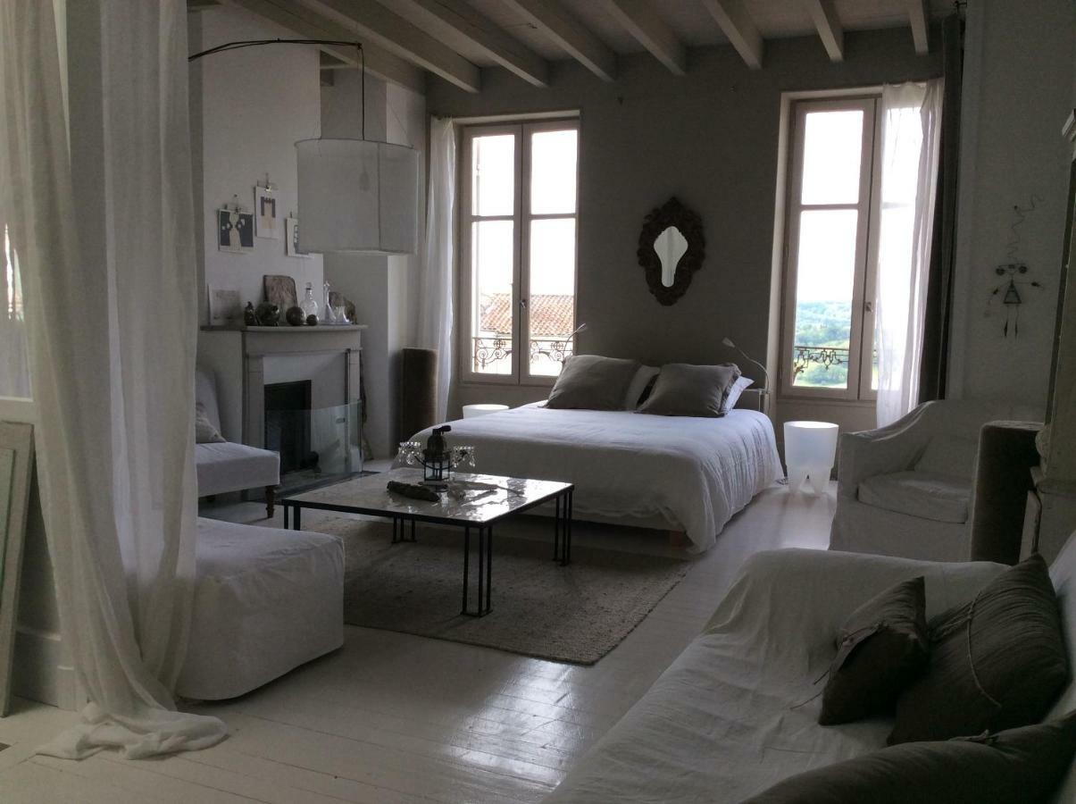 La Maison Sur La Place Penne-dʼAgenais Εξωτερικό φωτογραφία