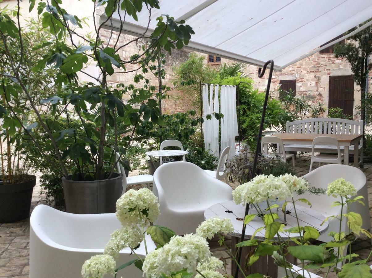 La Maison Sur La Place Penne-dʼAgenais Εξωτερικό φωτογραφία